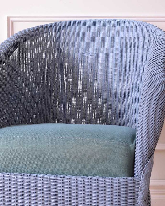 ロイドルーム　アンティーク チェア　イギリス輸入のアンティークロイドルームチェア（クッション付き）。アンティークとして使える頑丈さが魅力です可愛い編み目模様もロイドルームの魅力の一つ。(k-1641-c)