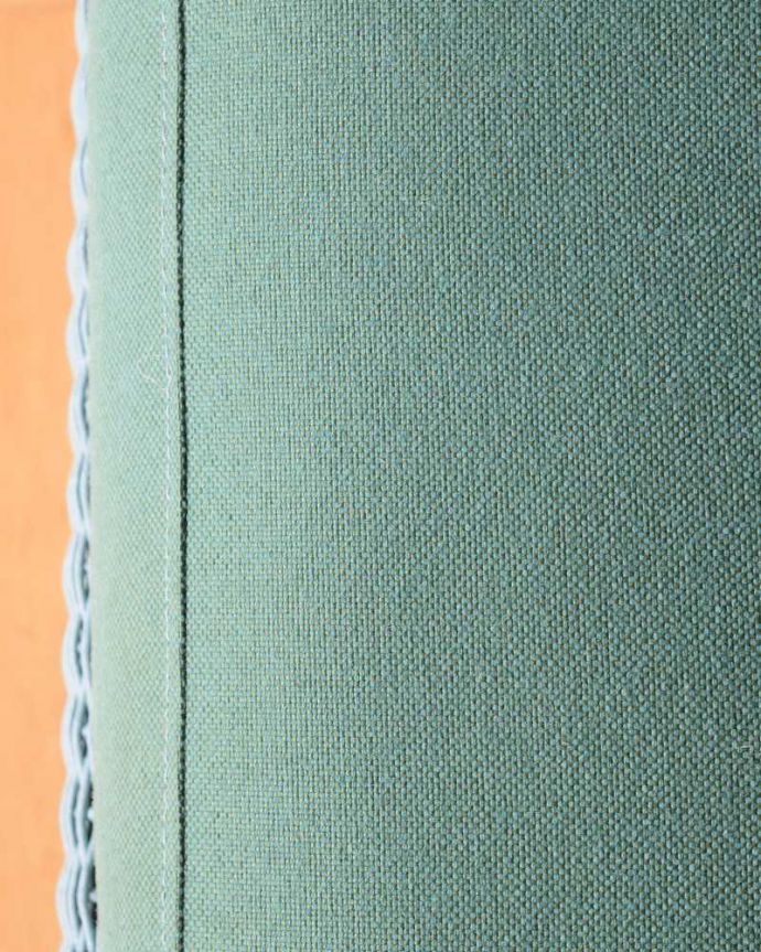 ロイドルーム　アンティーク チェア　イギリス輸入のアンティークロイドルームチェア（クッション付き）。生地のセレクトにもこだわりました椅子の優雅さを損なわないように、一番似合う貼り座をじっくり選びました。(k-1641-c)