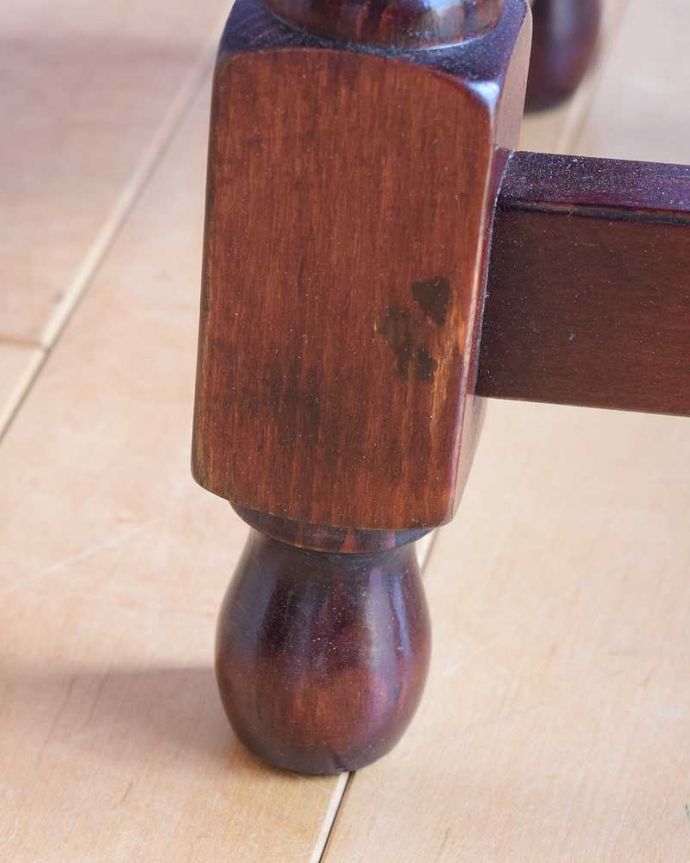 アンティークスツールの脚