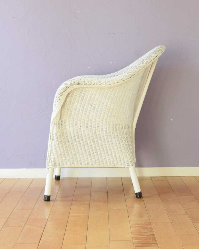 ロイドルーム　アンティーク チェア　イギリスのアンティークチェア、合わせやすい定番カラーのロイドルームチェア。横から見るとこんな感じです背もたれがゆるやかにカーブしているので、深く腰掛けるとよりリラックスできます。(k-1645k-c)