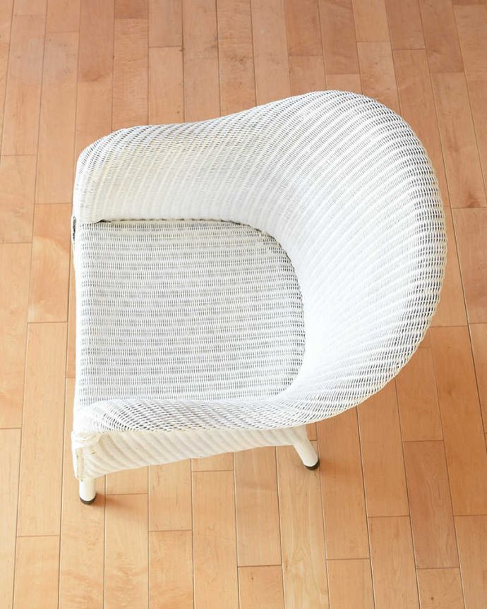 ロイドルーム　アンティーク チェア　イギリスのアンティークチェア、合わせやすい定番カラーのロイドルームチェア。しっかり編み込まれているので座り心地抜群です座面は広々していて、キレイにペイントされています。(k-1645k-c)