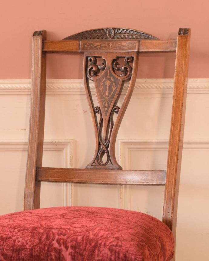 背もたれが美しいアンティークの椅子