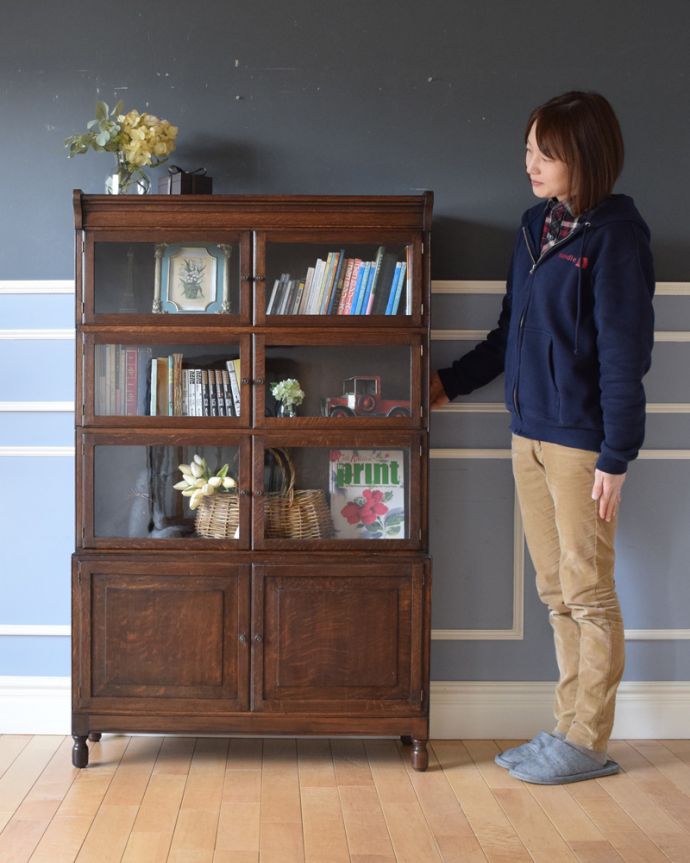 アンティークのキャビネット　アンティーク家具　どこにでも似合うアンティーク家具、英国輸入のスタッキングブックケース。重ねて積み上げるスタッキングブックケース本棚としてはもちろん、グラスや食器を並べて飾り棚としても素敵ですよ。(k-1650-f)