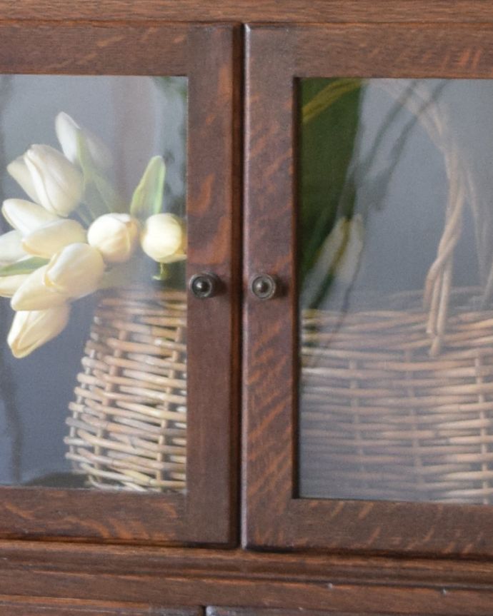 アンティークのキャビネット　アンティーク家具　どこにでも似合うアンティーク家具、英国輸入のスタッキングブックケース。開ける度にワクワク･･･可愛らしい取っ手がちょこんとついています。(k-1650-f)