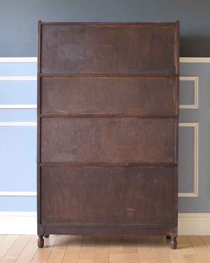 アンティークのキャビネット　アンティーク家具　どこにでも似合うアンティーク家具、英国輸入のスタッキングブックケース。キレイに修復しました！アンティークは新品ではないので、経年変化によるキズはありますが、専門の職人がキレイにお直しをしているので、後姿までキレイです。(k-1650-f)