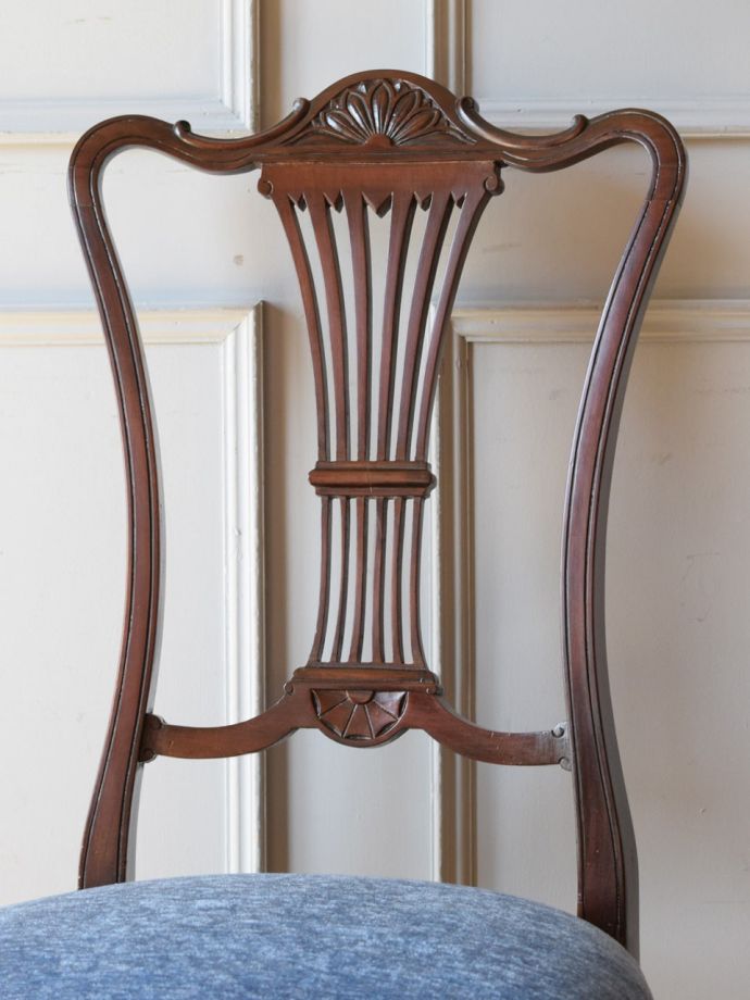 背もたれが美しいアンティークの椅子