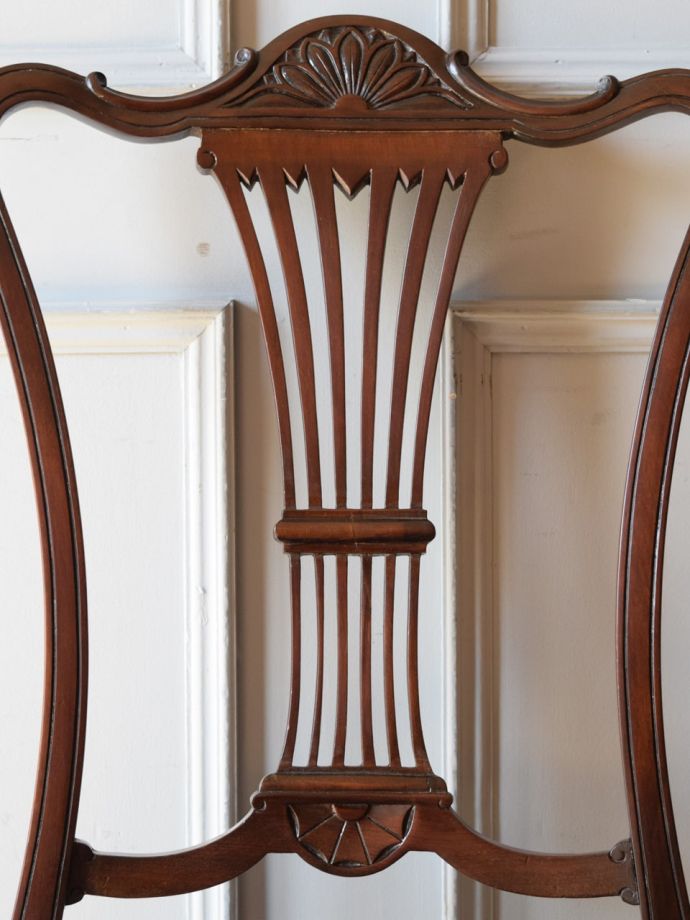 英国アンティークらしい装飾