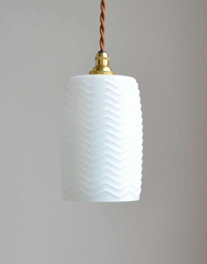 ペンダントライト 照明・ライティング 波模様が美しい・・・アンティーク天井付け照明ペンダントライト(コード・シャンデリア球・ギャラリーなし) 。【 シェードのサイズ 】直径10×高さ15cmコードは50、80cm以外にも、ご希望の長さで加工してお届けします。(k-1654-z)