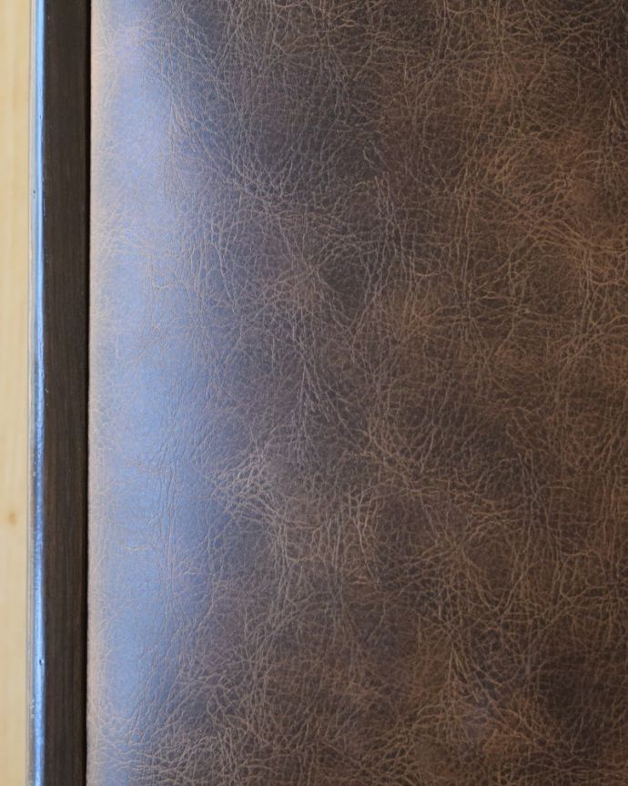 ダイニングチェア　アンティークチェア・椅子　アンティーク　オークチェアー　生地のセレクトにもこだわりました優雅なアンティークチェアの雰囲気をそのままに、一番似合う貼り座をじっくり選びました。(k-1655-c)