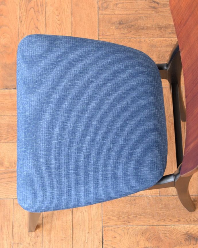 G-PLAN(Gプラン)　アンティーク チェア　G-PLANのビンテージチェア、北欧スタイルのダイニングチェア。座面を上から見るとこんな感じ長時間座っても疲れません。(k-1658-c)