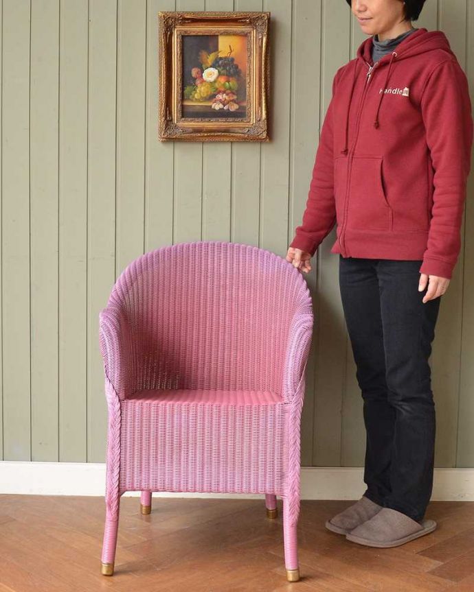 ロイドルーム　アンティーク チェア　ピンク色のアンティークチェア、ゆったりと過ごせるロイドルームチェア。ゆったりくつろぎの時間に･･･見て楽しむだけでなく、使って本当の良さがわかるのがロイドルームチェア。(k-1659-c)