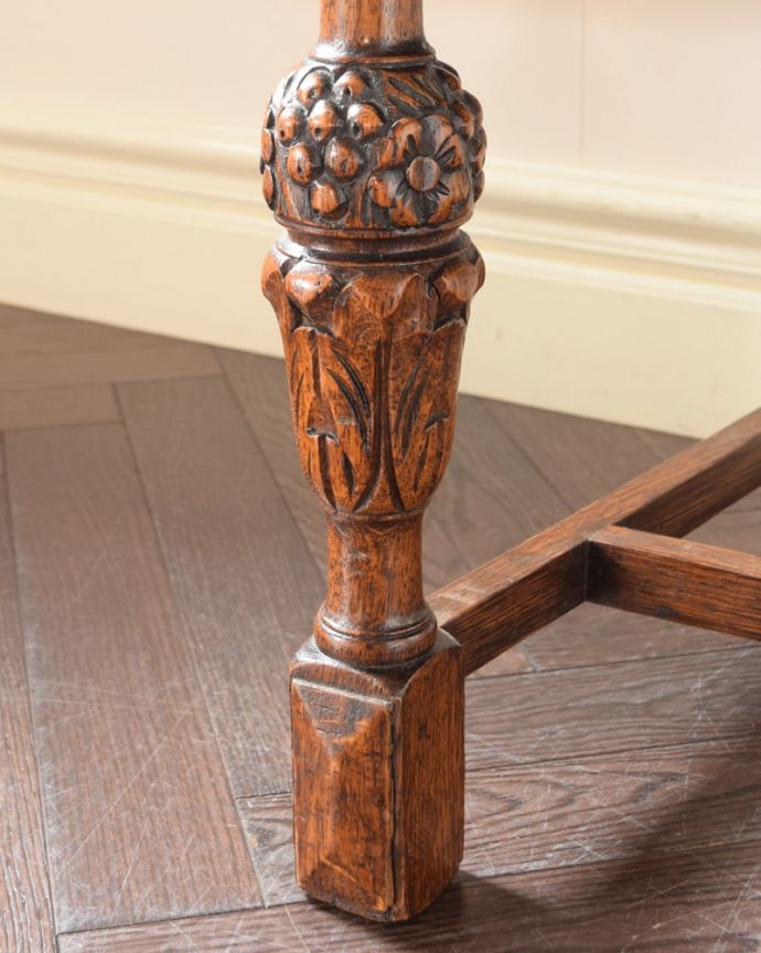 アンティークチェアの脚