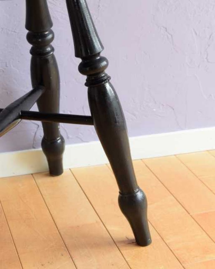 アンティークスツールの脚