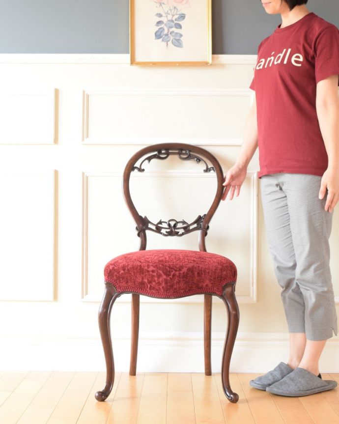 アンティークのバルーンバックチェア