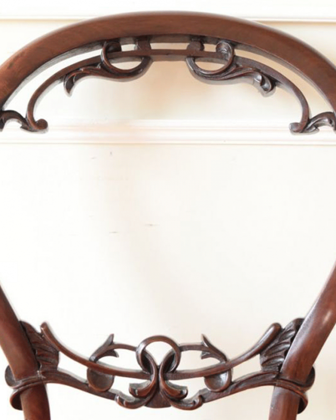 アンティークチェアの装飾