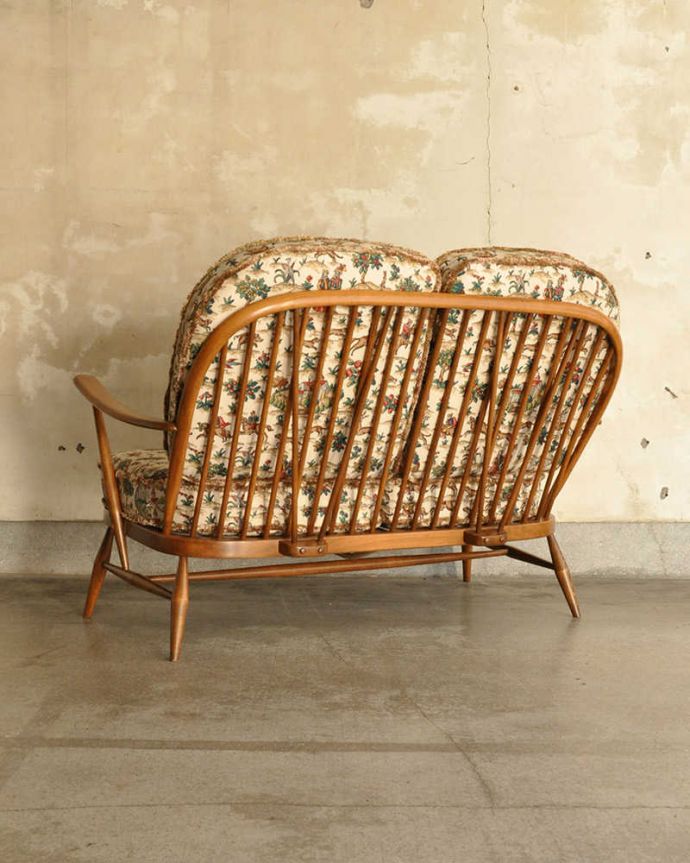 アーコールの家具 アンティーク チェア アーコールチェアらしいフォルムがステキなビンテージソファ。やっぱりアーコール。(k-1672-c)