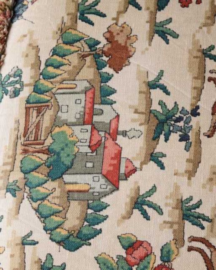 アーコールの家具　アンティーク チェア　ゆったりした時間を届けるビンテージの椅子、アーコールのラウンジチェア。座面の生地はこんな感じ温かい雰囲気をつくってくれる可愛らしい生地です。(k-1673-c)