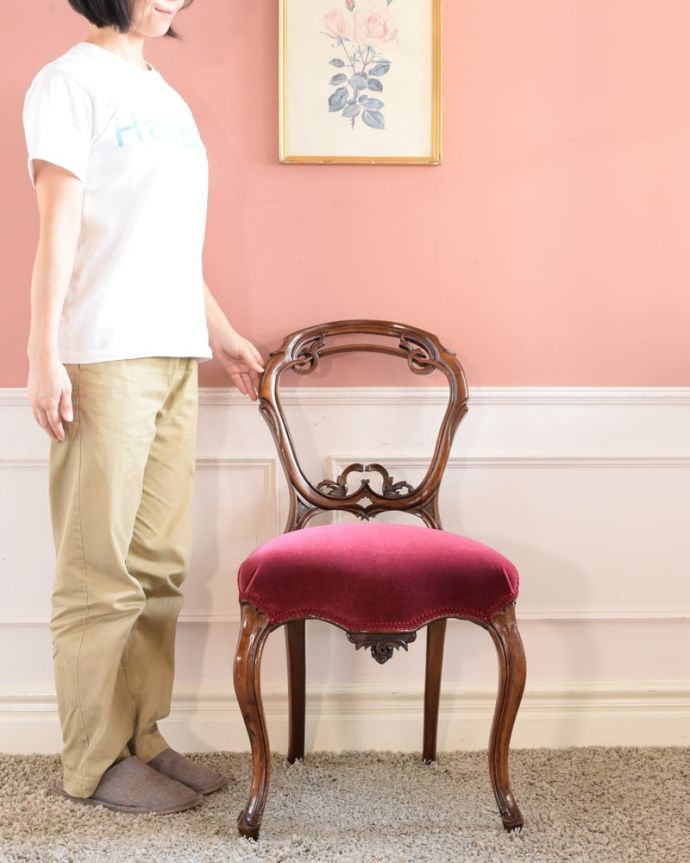 アンティークのバルーンバックチェア