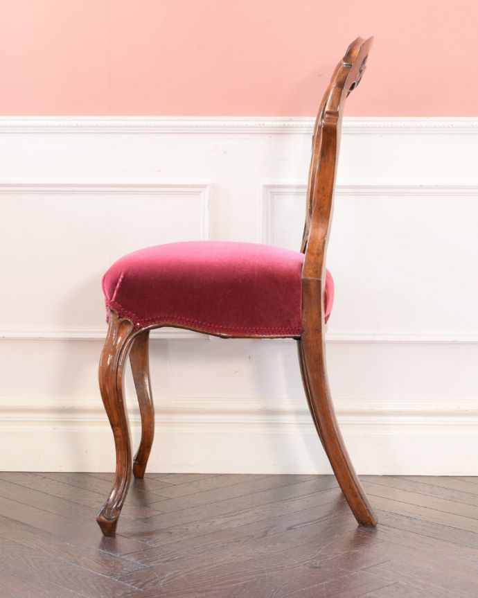 アンティークの椅子の側面