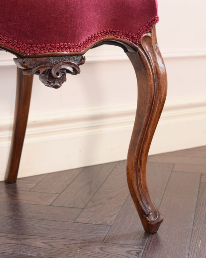 バルーンバックチェアの脚