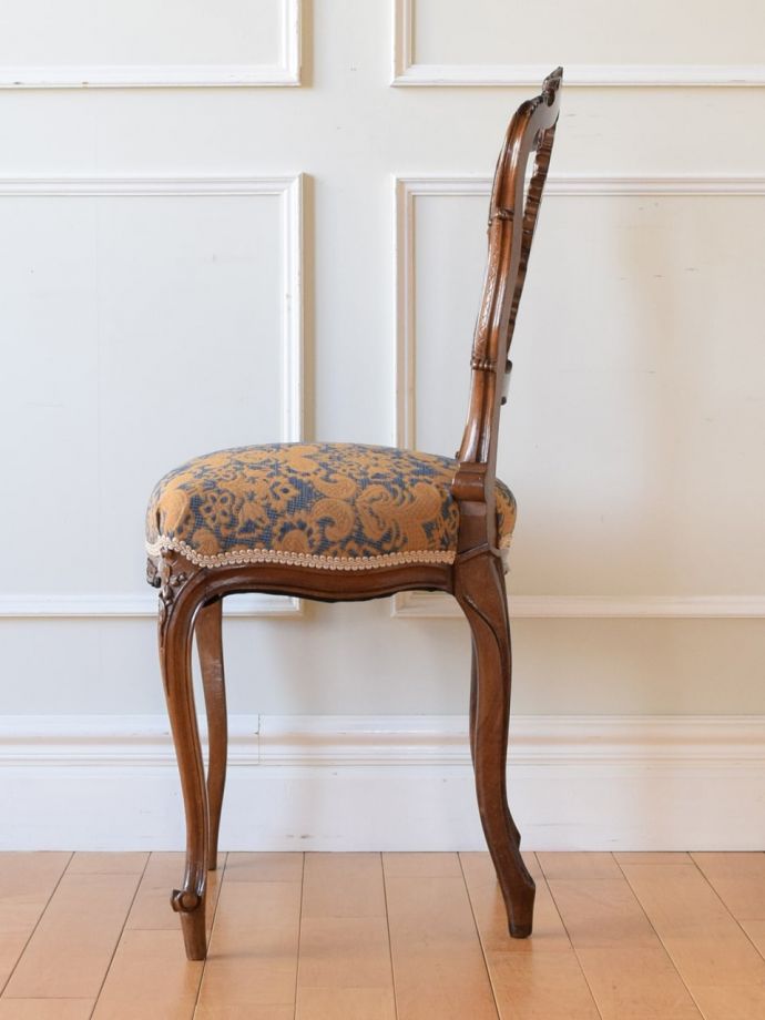 アンティークの椅子の側面