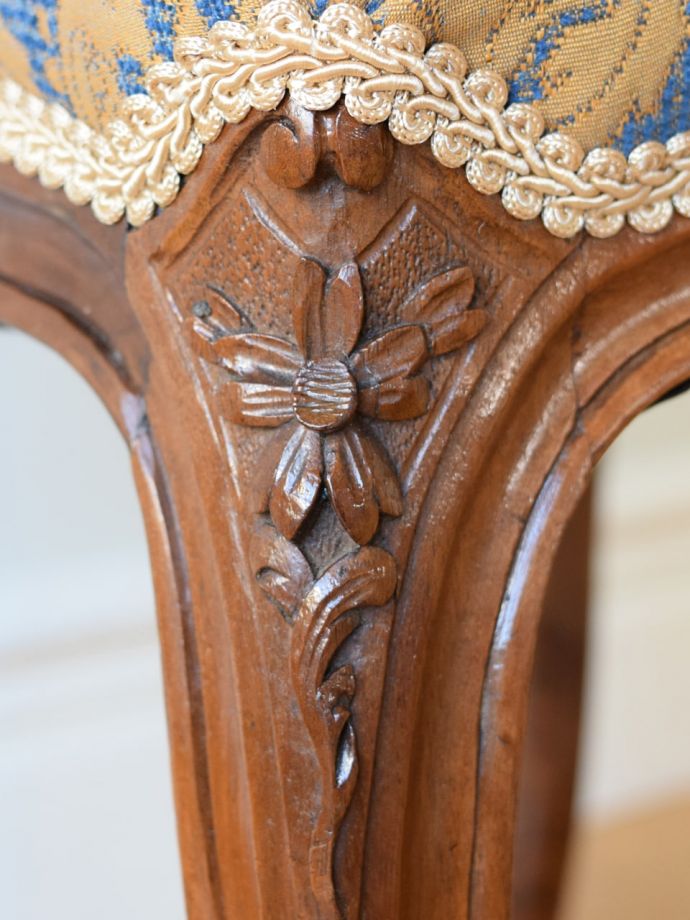 アンティークの椅子の装飾