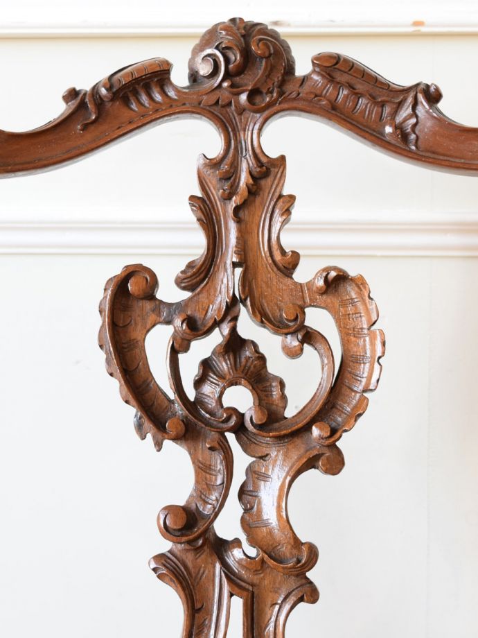 英国アンティークらしい装飾