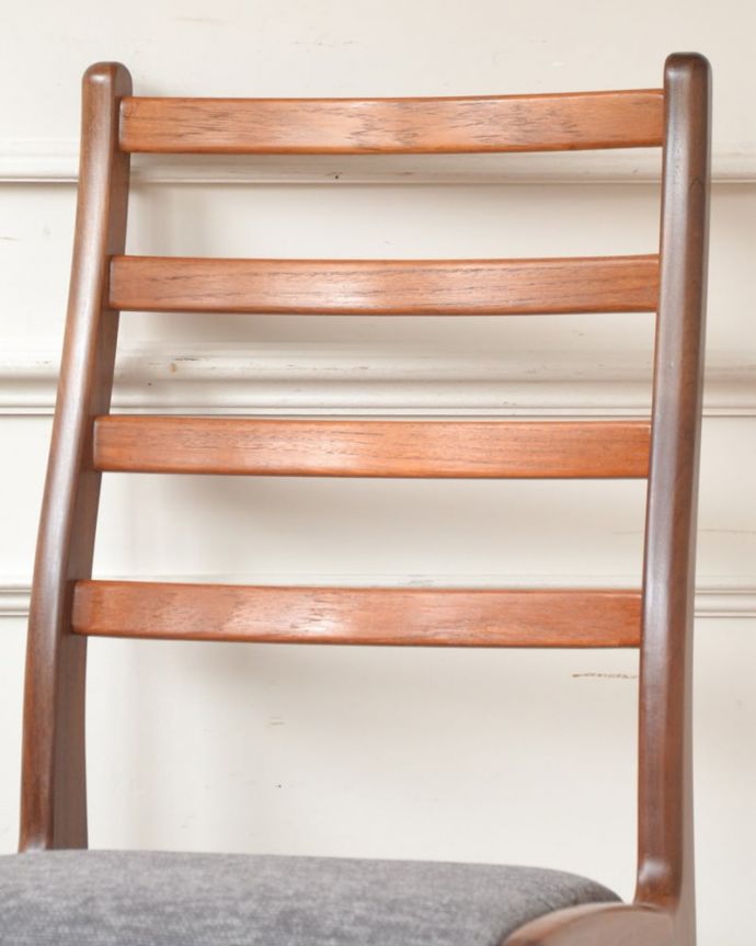 ダイニングチェア アンティーク チェア アンティーク ダイニングチェアー(G-plan) 後からキュッと支えてくれる背もたれシンプルでスッキリとまとめられたヴィンテージチェア。(k-1681-c)