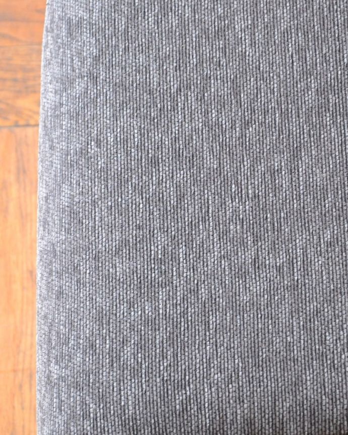 ダイニングチェア アンティーク チェア アンティーク ダイニングチェアー(G-plan) いつでも貼り替え出来ますシンプルなデザインを活かせるよう考えて座面の生地を選びました。(k-1681-c)