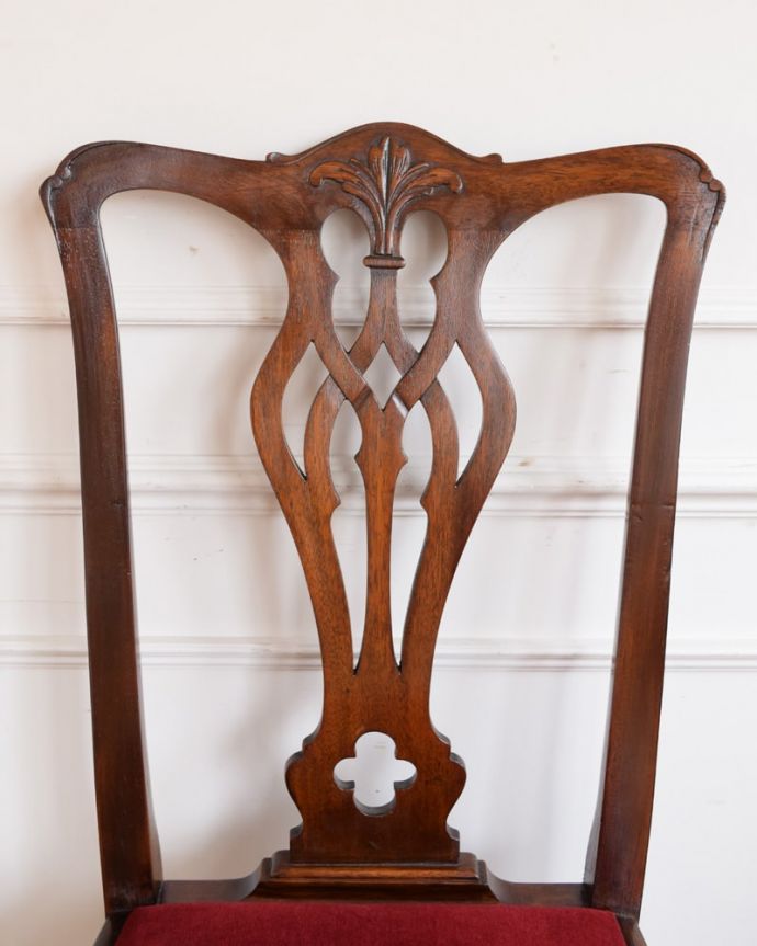 背もたれが美しいアンティークの椅子