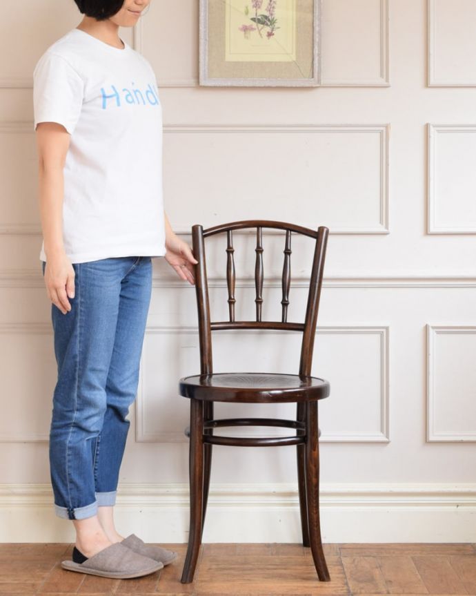 ダイニングチェア アンティーク チェア アンティーク ベントウッドチェアー 一本の木をぐにゅっと曲げたベントウッドチェア背もたれのデザインが特長のベントウッドチェア。(k-1685-c)