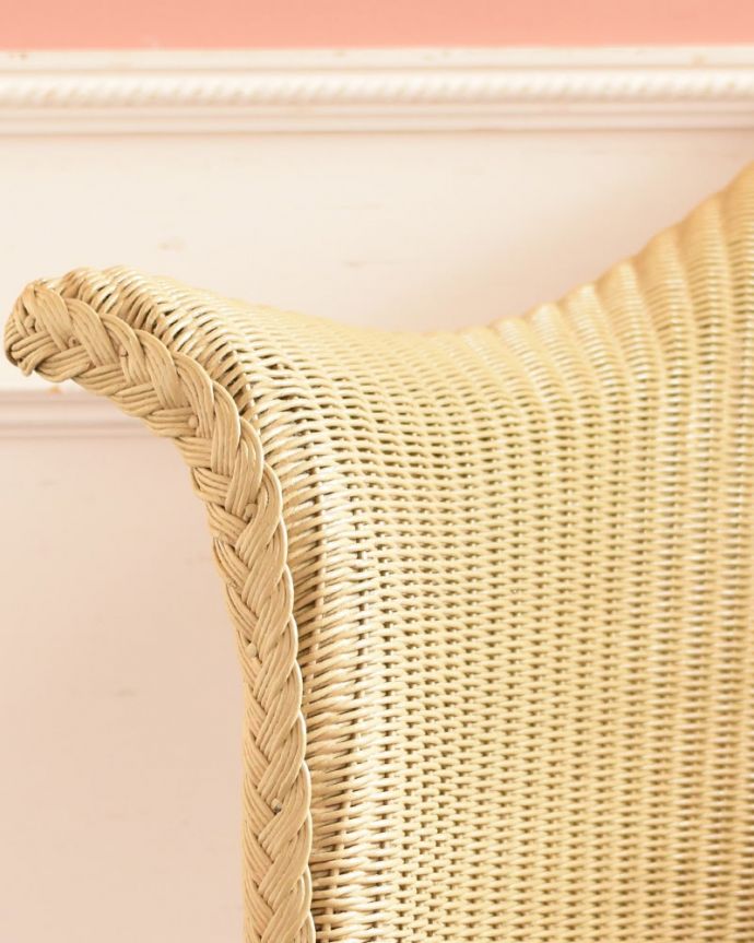 ロイドルーム アンティーク チェア アンティーク ロイドルームチェアー。アーム部分にも注目肘を掛けておけるアームチェアは座ったときにやっぱりラク。(k-1687-c)