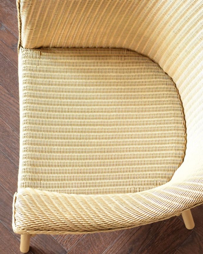 ロイドルーム アンティーク チェア アンティーク ロイドルームチェアー。しっかり編み込まれているので座り心地抜群です座面は広々していて、キレイにペイントされています。(k-1687-c)