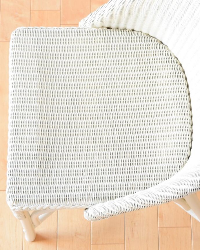 ロイドルーム アンティーク チェア アンティークのロイドルーム、イギリスで見つけたロイドルームチェア。しっかり編み込まれているので座り心地抜群です座面は広々していて、キレイにペイントされています。(k-1689-c)