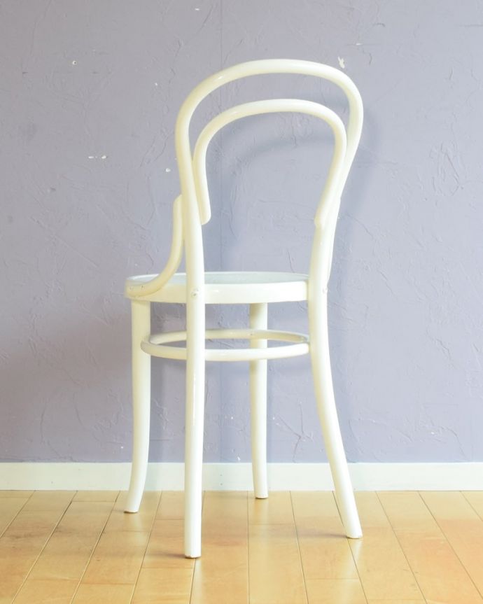 おしゃれな椅子、ベントウッドチェアの後ろ姿