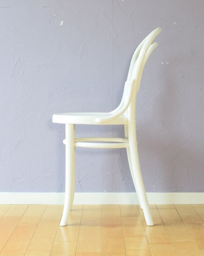 ベントウッドチェアの側面