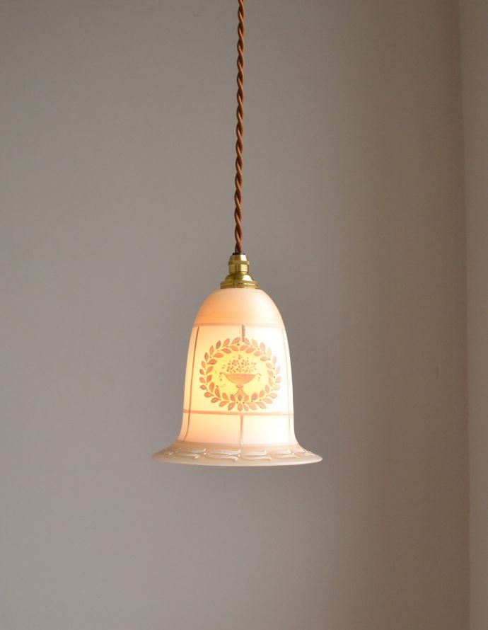 ペンダントライト　照明・ライティング　リーフのリースに花カゴのデザインが可愛い、アンティークガランプ(コード・シャンデリア電球・ギャラリーなし)。お部屋のアクセサリーに使って欲しいアンティーク照明器具の中で気軽に使いやすいペンダントライト。(k-1690-z)