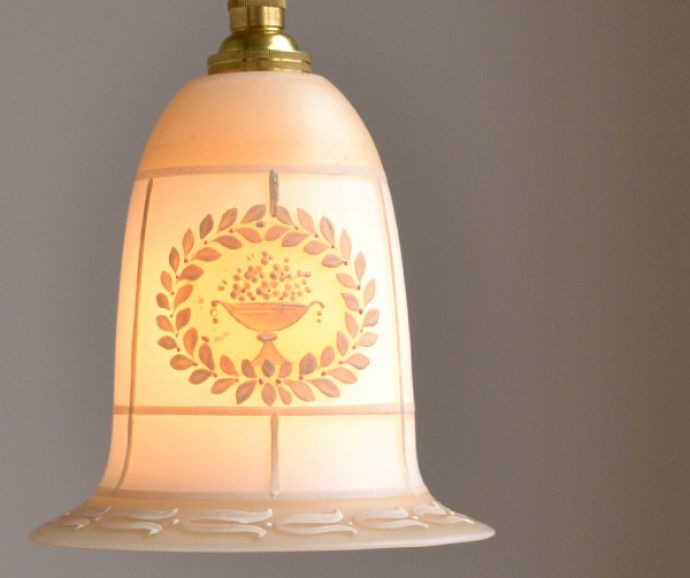 ペンダントライト　照明・ライティング　リーフのリースに花カゴのデザインが可愛い、アンティークガランプ(コード・シャンデリア電球・ギャラリーなし)。使えるものだけ選んできましたアンティークなのでキズや汚れ、カケなどは必ずありますが、使えると判断したものだけを吟味して選んできました。(k-1690-z)