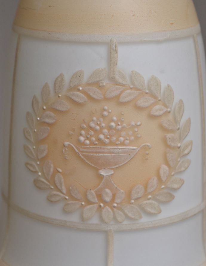 ペンダントライト　照明・ライティング　リーフのリースに花カゴのデザインが可愛い、アンティークガランプ(コード・シャンデリア電球・ギャラリーなし)。アンティークらしいデザインこだわりたい方におススメのアンティークのシェード。(k-1690-z)