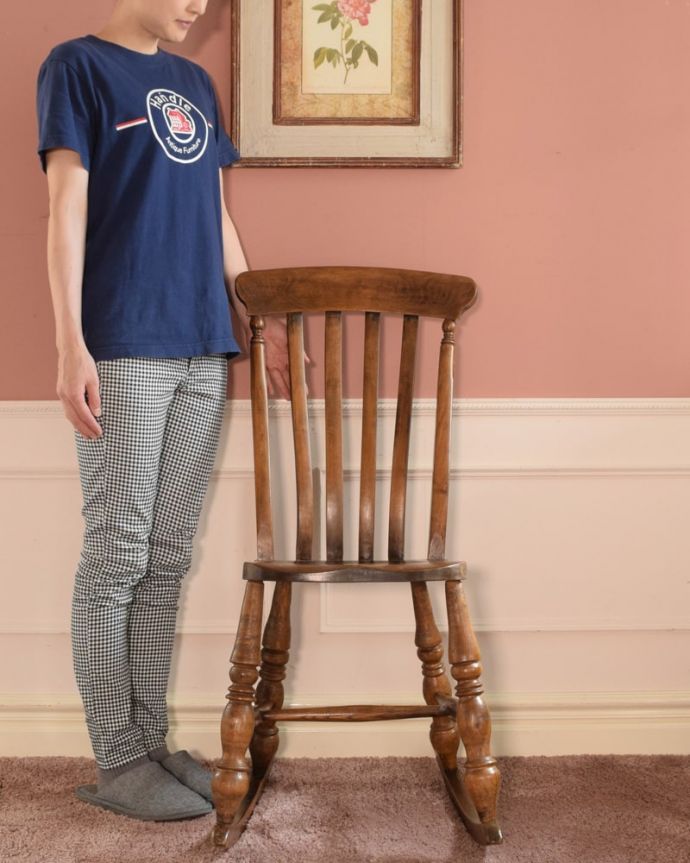 ロッキングチェア　アンティーク チェア　アンティーク ロッキングチェアー　みんなが憧れ！ロッキングチェアゆらゆら揺られながら至福の時間が過ごせるロッキングチェアは誰もが憧れる椅子。(k-1692-c)