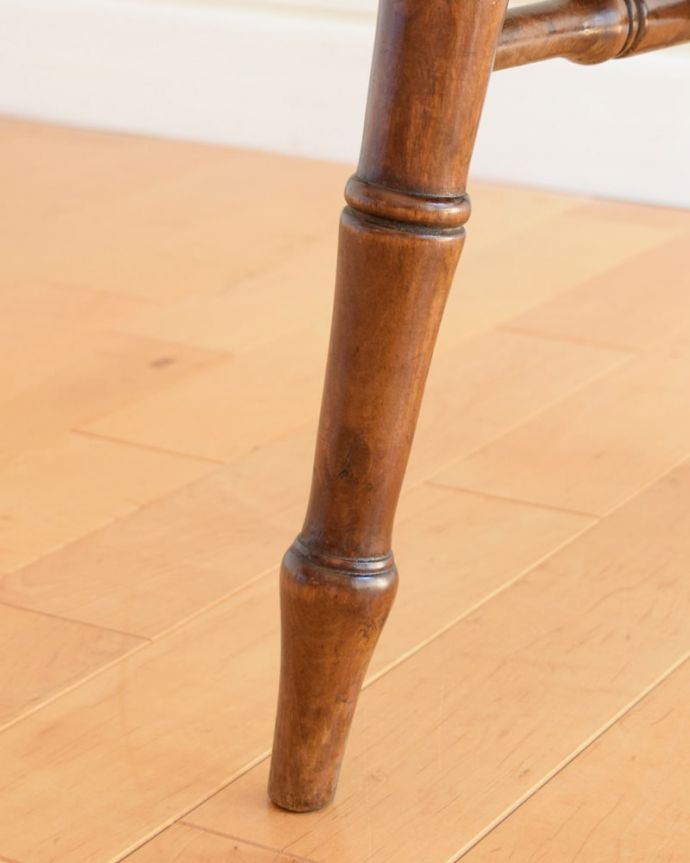 アンティークチェアの脚