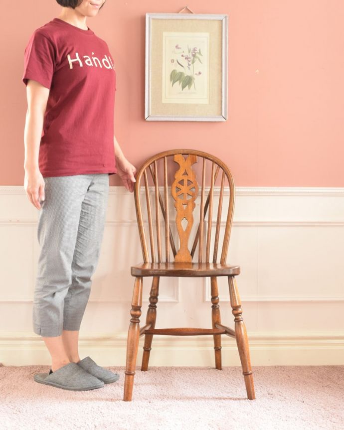 ダイニングチェア アンティーク チェア アンティーク キッチンチェアー 懐かしさを感じさせてくれる椅子なぜか昔から知っているような何とも言えない懐かしい気持ちになるホイールバックチェア。(k-1695-c)