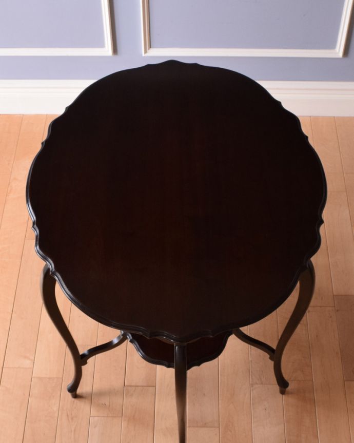 アンティークのテーブル アンティーク家具 天板のカッティングが可憐、アンティークティーテーブル(オケージョナルテーブル)。天板の形を見てみると・・・テーブルの形を上から見ると、こんな感じです。(k-1696-f)