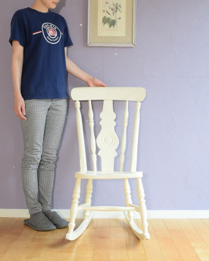 ロッキングチェア　アンティーク チェア　アンティーク ロッキングチェアー　みんなが憧れ！ロッキングチェアゆらゆら揺られながら至福の時間が過ごせるロッキングチェアは誰もが憧れる椅子。(k-1697-c)