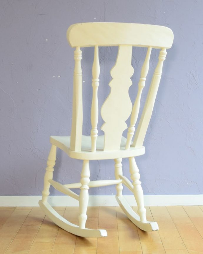 ロッキングチェア　アンティーク チェア　アンティーク ロッキングチェアー　後ろ姿にも自信があります！後ろから見てもやっぱりカッコいい。(k-1697-c)