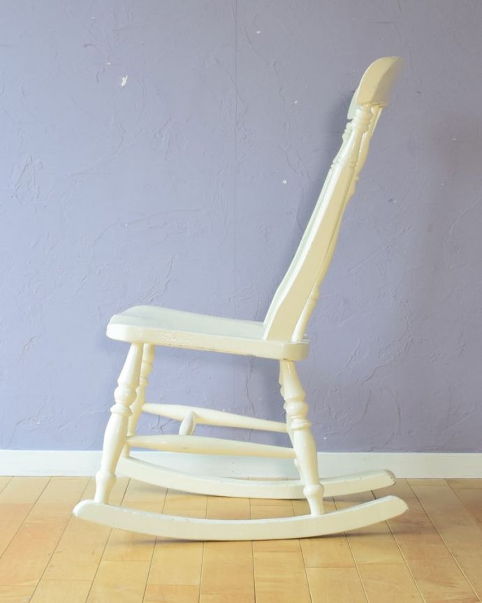 ロッキングチェア　アンティーク チェア　アンティーク ロッキングチェアー　横から見てもカッコいい！バツグンの掛け心地が自慢のロッキングチェア。(k-1697-c)