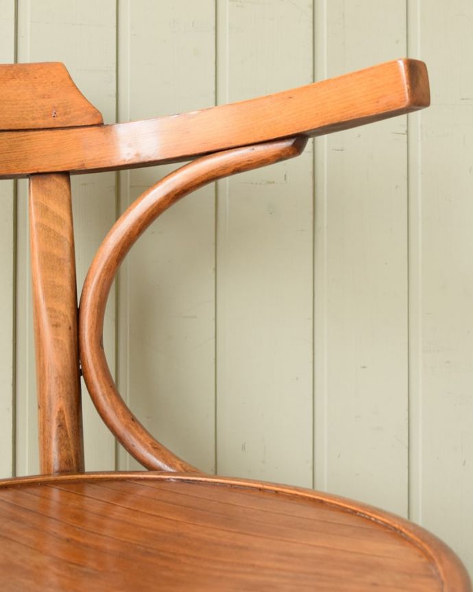 ベントウッドチェアのアーム