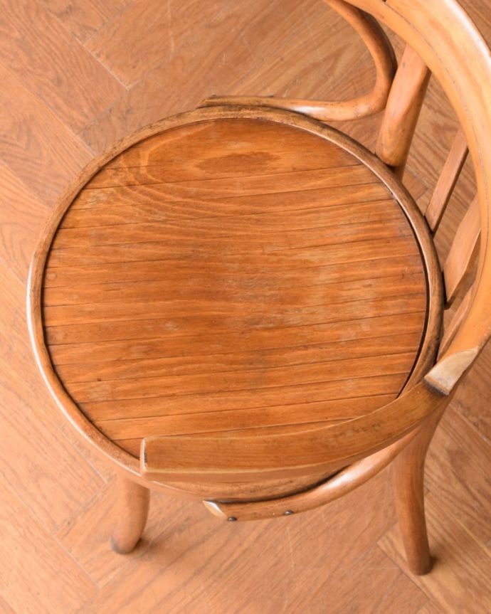 ベントウッドチェアの座面