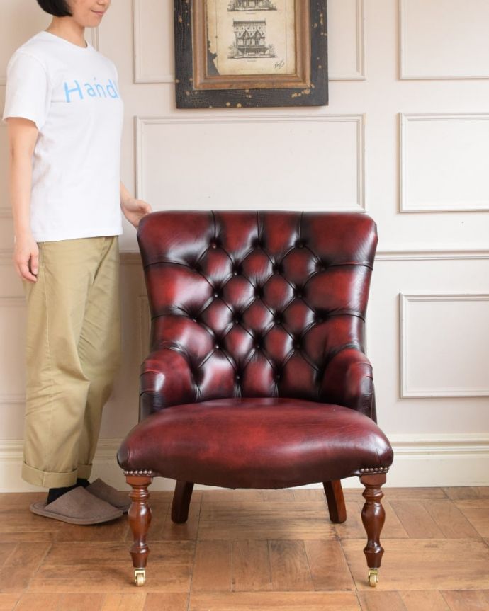 1Pソファ(ラウンジチェア)　アンティーク チェア　アンティーク パーソナルチェアー。とにかくカッコいい！英国チェスターフィールド高級感漂う究極の一脚。(k-1703-c)