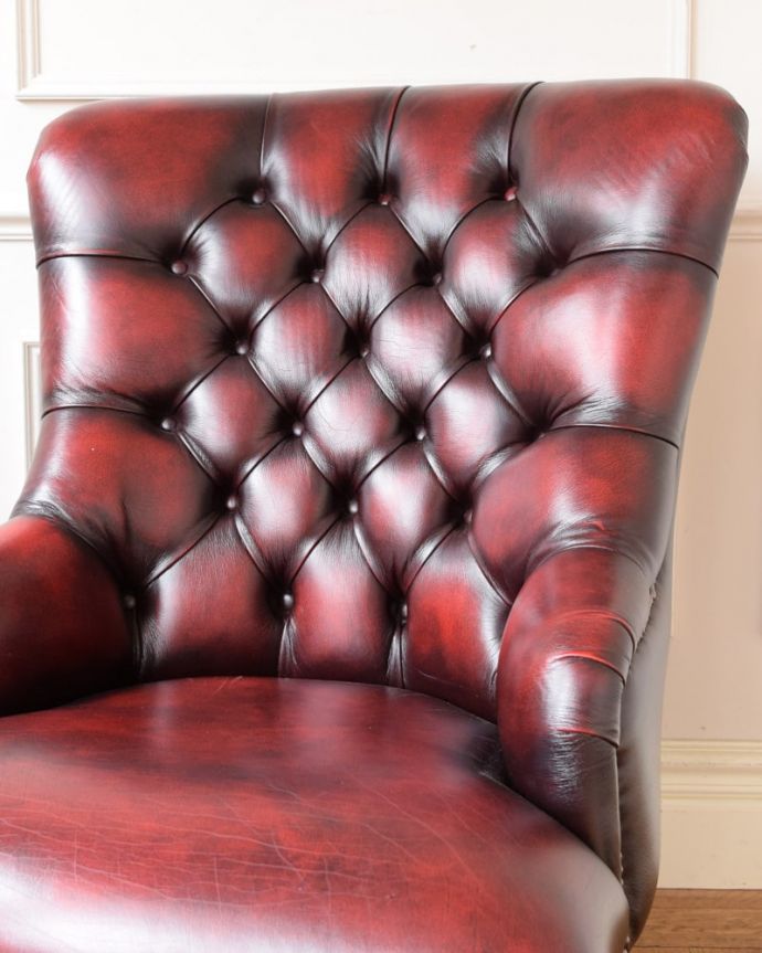 1Pソファ(ラウンジチェア)　アンティーク チェア　アンティーク パーソナルチェアー。ゆったりと包み込んでくれます時間を忘れてくつろげてしまう掛け心地。(k-1703-c)